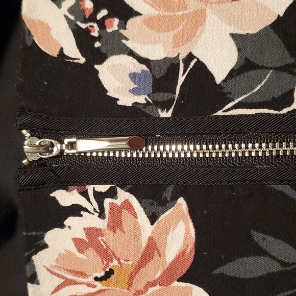 White House Black Market Women's Black Floral Skirt - Size 14 - Picture 6 of 9